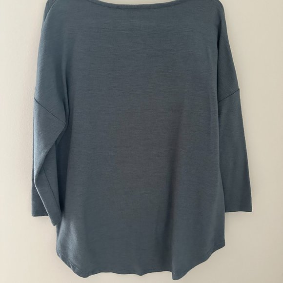V-neck full sleeve green blouse, Size S - Picture 2 of 2